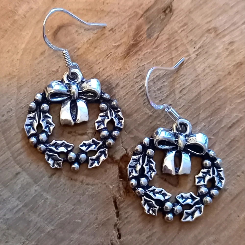 Sterling silver hooks Christmas wreath earrings - Picture 1 of 1